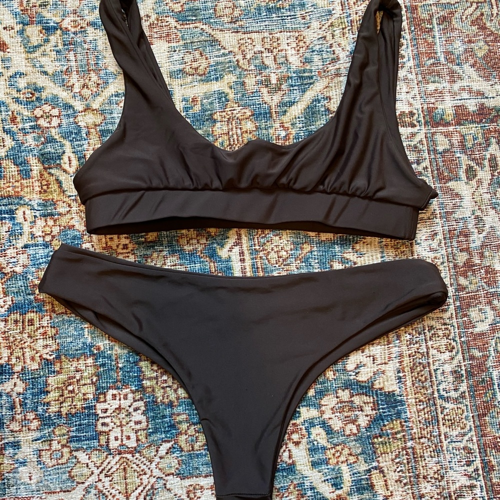 Kulani Kini’s Swim Set Size Medium